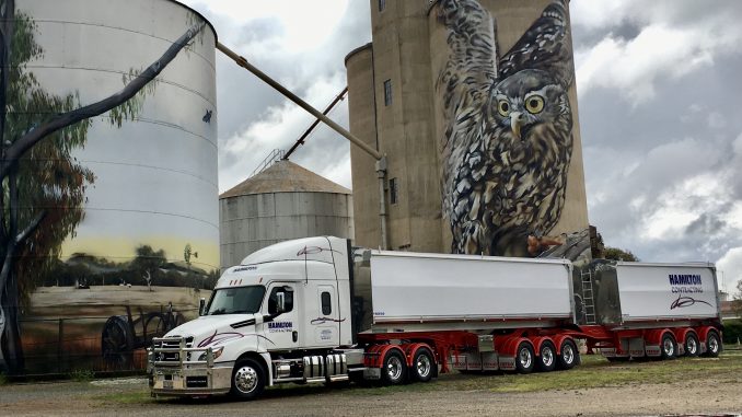 Freightliner Cascadia Hamilton Contracting IMG_3013