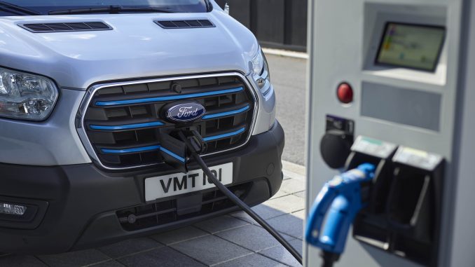 FORD _ETransit_Front_7_8_Charging