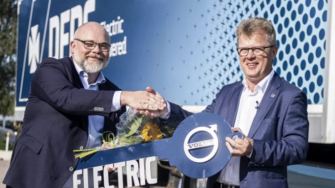 Volvo DFDS 100 truck order handover